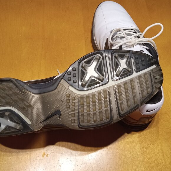 Mens SPIKELESS Nike golf shoes size 8? - Picture 2 of 4